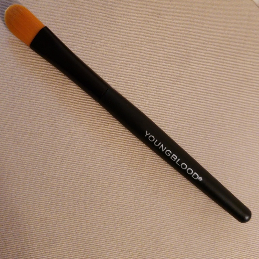 YOUNGBLOOD Concealer Brush